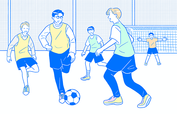 佐藤さんが仲間たちとフットサルを楽しむ様子のイラスト