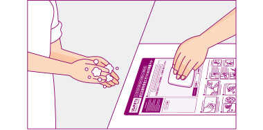 手を洗い、準備マットを消毒します。